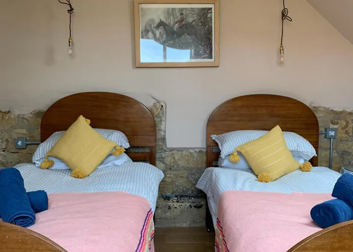 Stylish 3 Bed Cotswold Cottage With Stunning Views