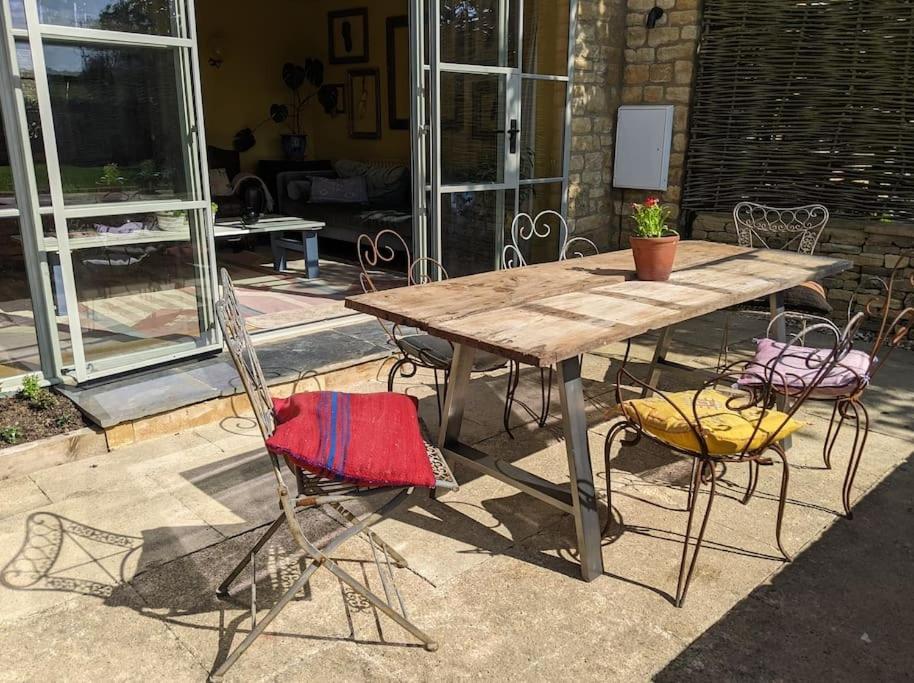 Stylish 3 Bed Cotswold With Stunning Views Cheltenham